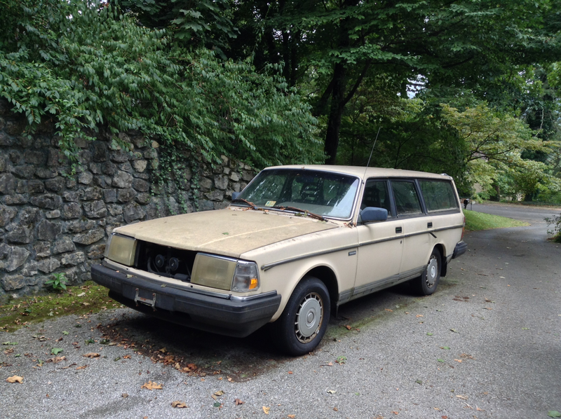 Illustration for article titled The Beige Bottle Rocket: 28 Years of a Volvo 240